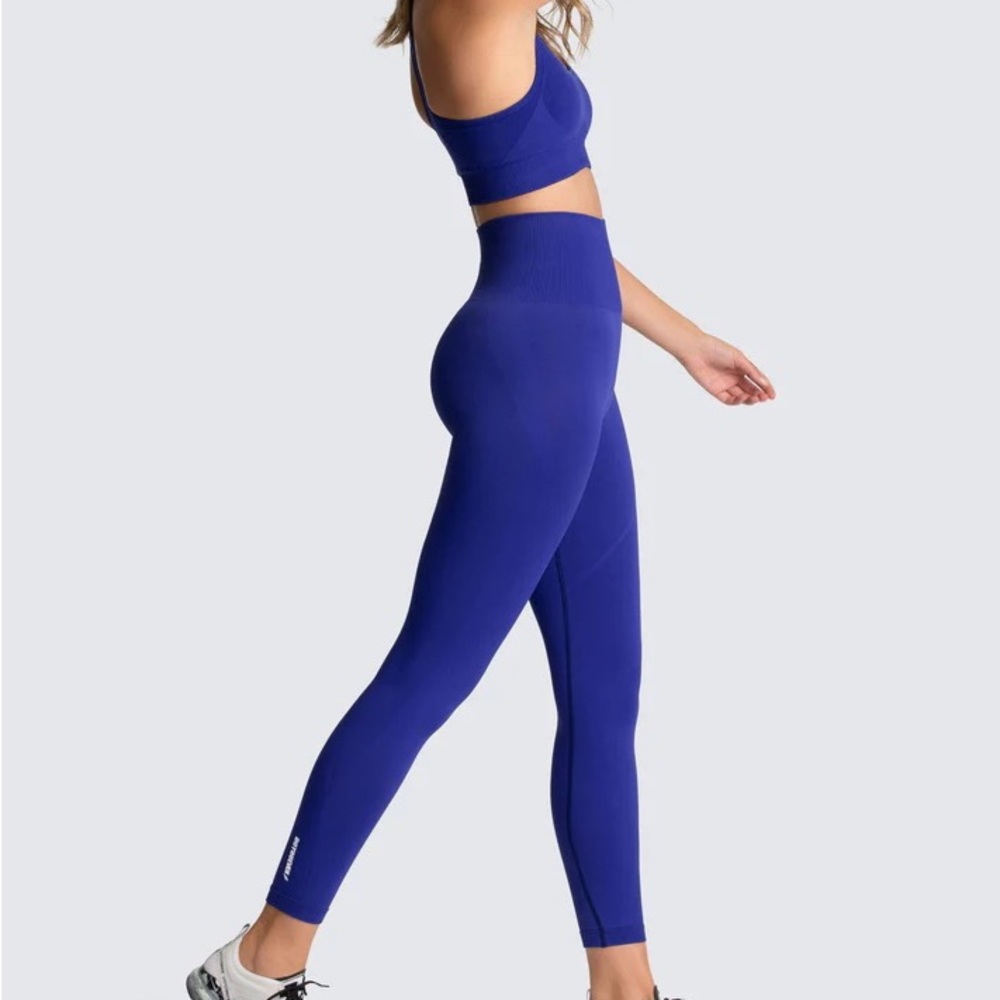 DOYOUEVEN royal blue leggings - small